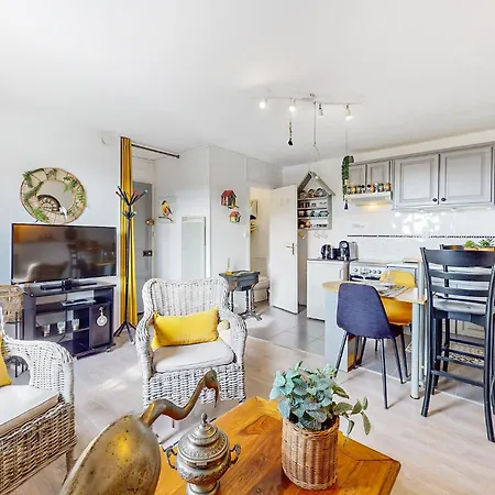 1 Bedroom Gorgeous In Ploemeur